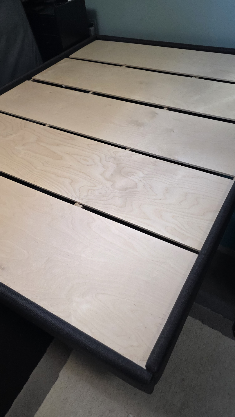 Queen-size platform bed frame - photo 2