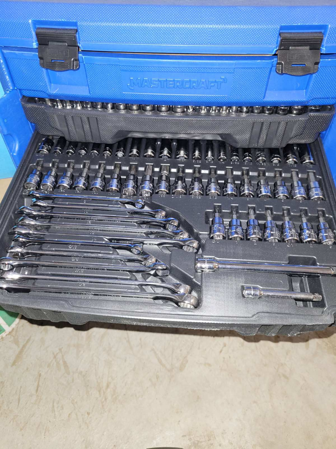 Mastercraft Mechanic's Tool Set - photo 2