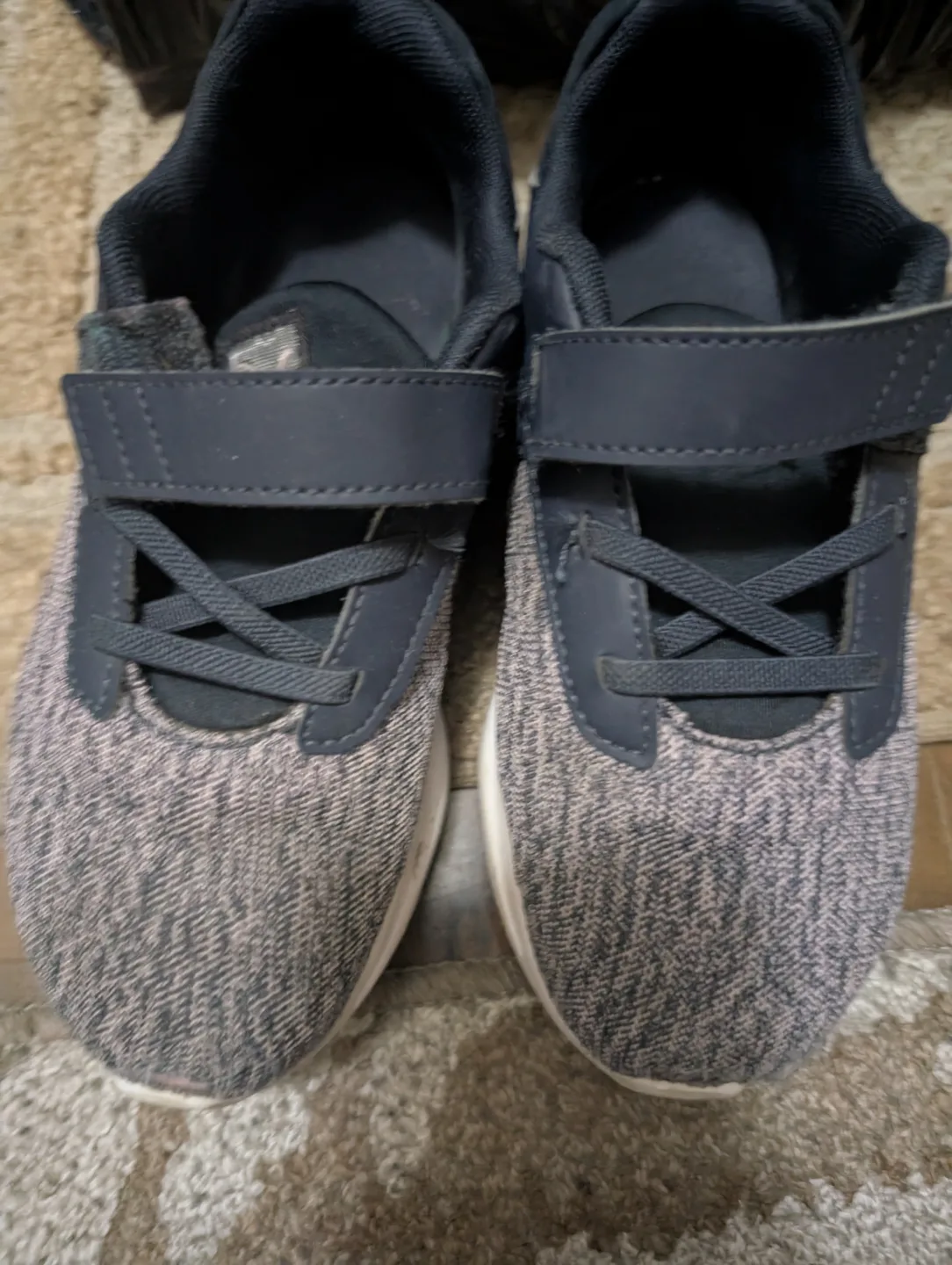 GUC Girls' Puma Running Shoes Size 2 image indicator(3)