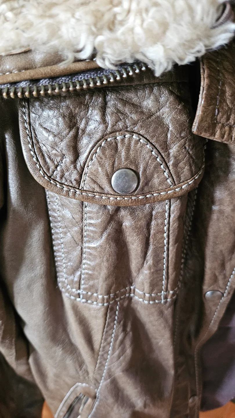MAKE OFFER! Danier Leather Bomber Jacket image indicator(5)
