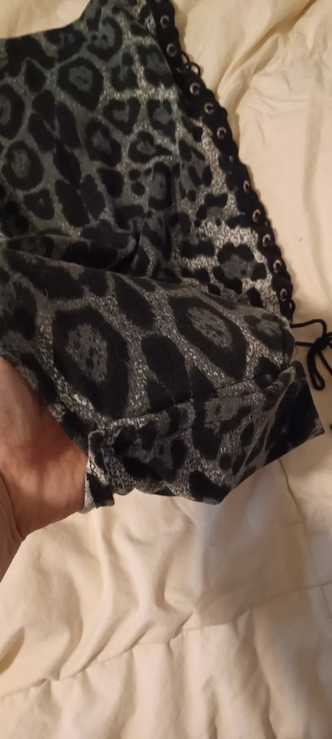 Unique 3-in-1 Leopard Print Corset-Style Top image indicator(5)