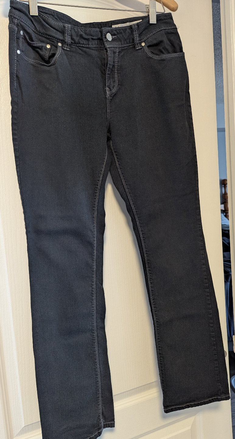 Women's Size 12 Dark Wash Bootcut Jeans 🧡 - photo 2