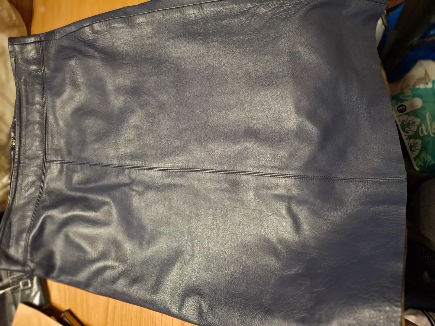 Women's US6 BCBG Straight Leather Skirt image indicator(5)