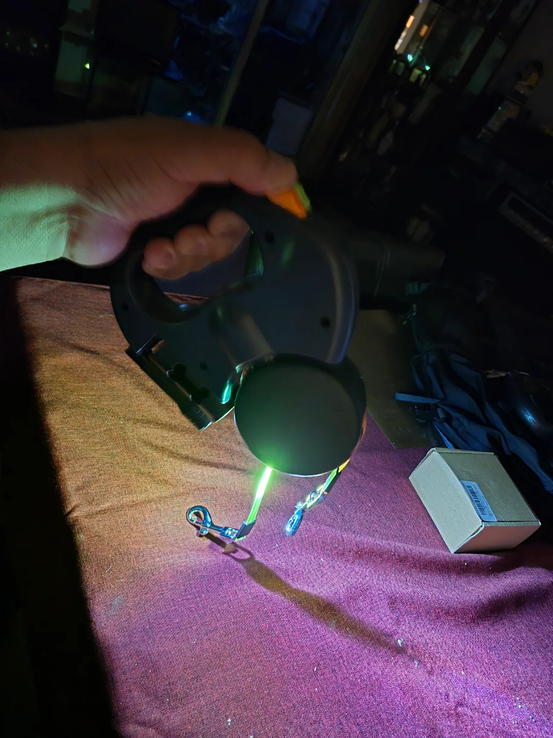 Double Retractable Dog Leash with Built-in LED Flashlight image indicator(2)