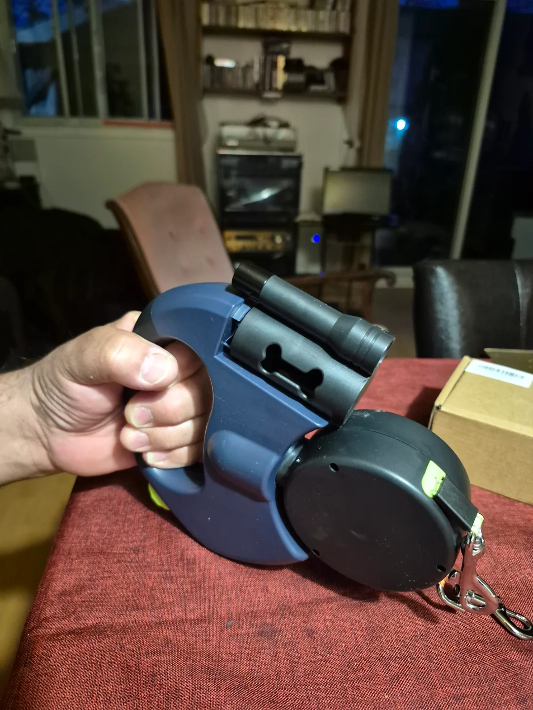 Double Retractable Dog Leash with Built-in LED Flashlight image indicator(10)