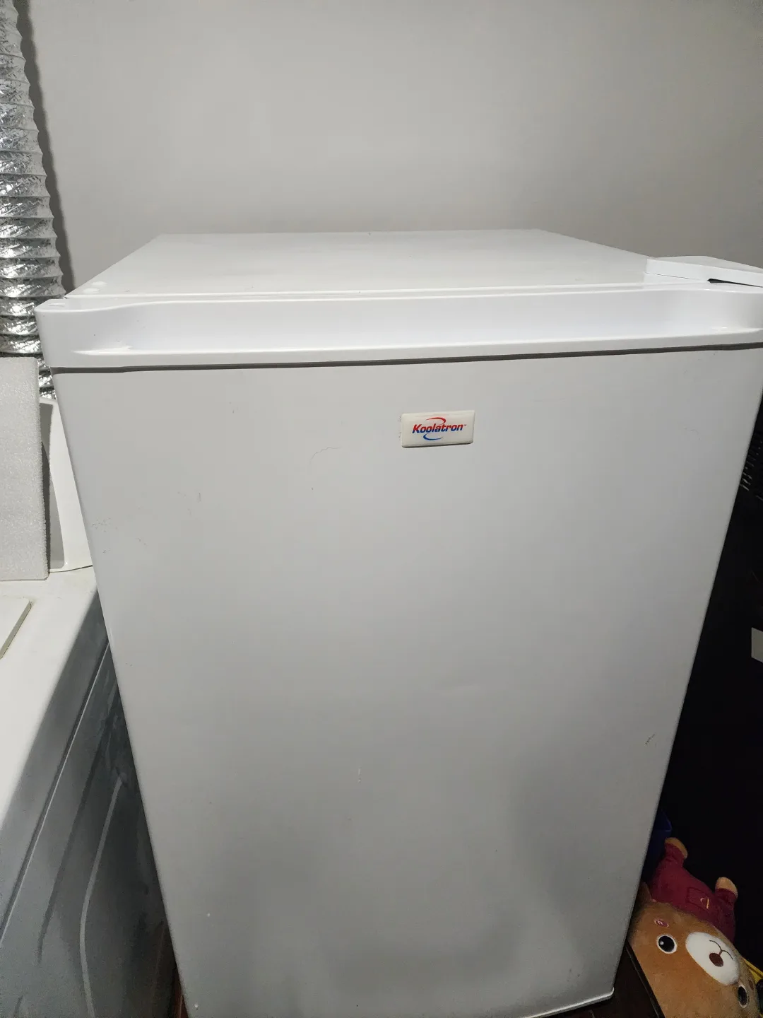 Koolatron KTUf88 Upright Deep Freezer thumbnail