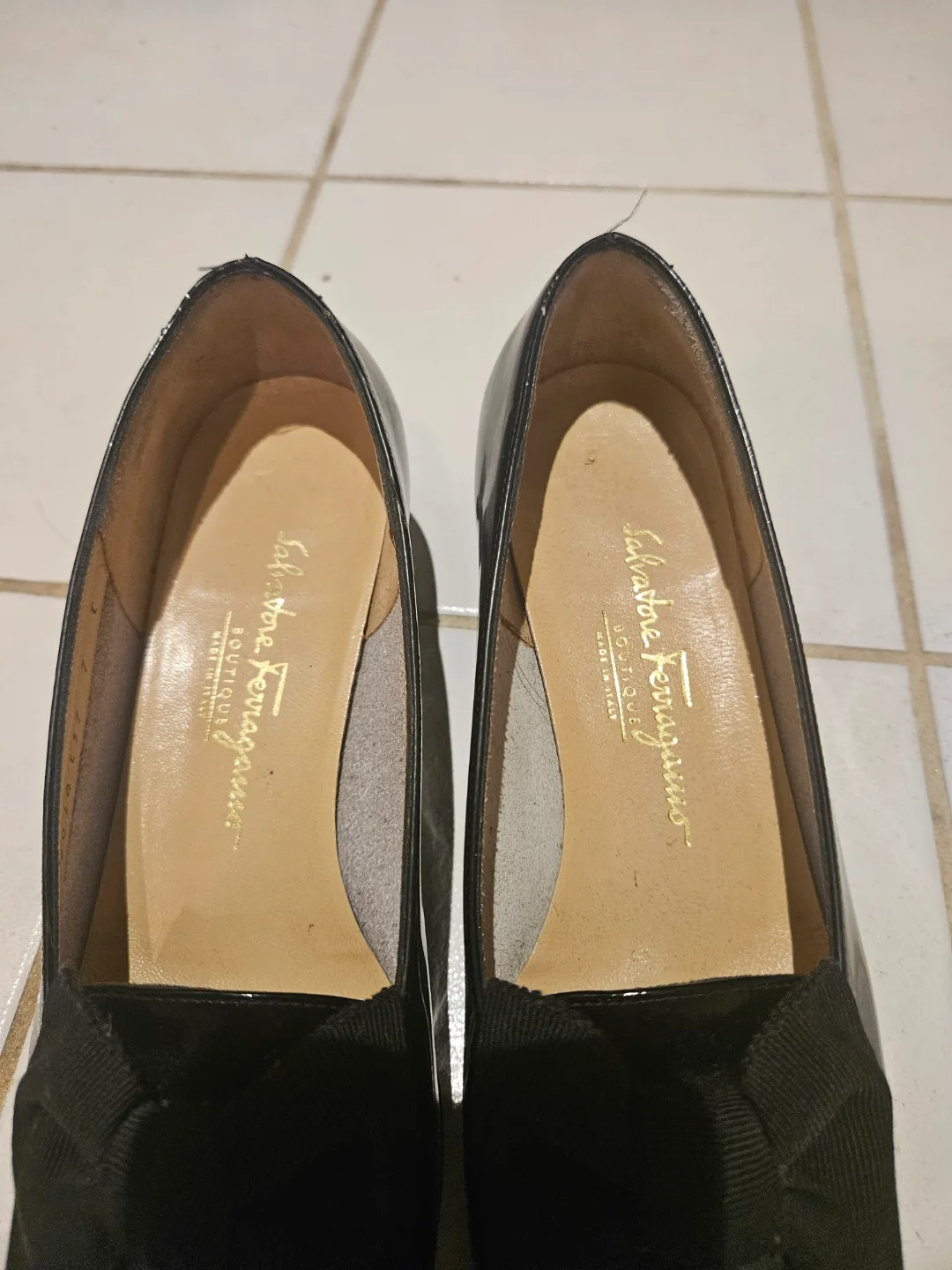 Salvatore Ferragamo Black Patent Leather Loafers Sz 7 image indicator(2)