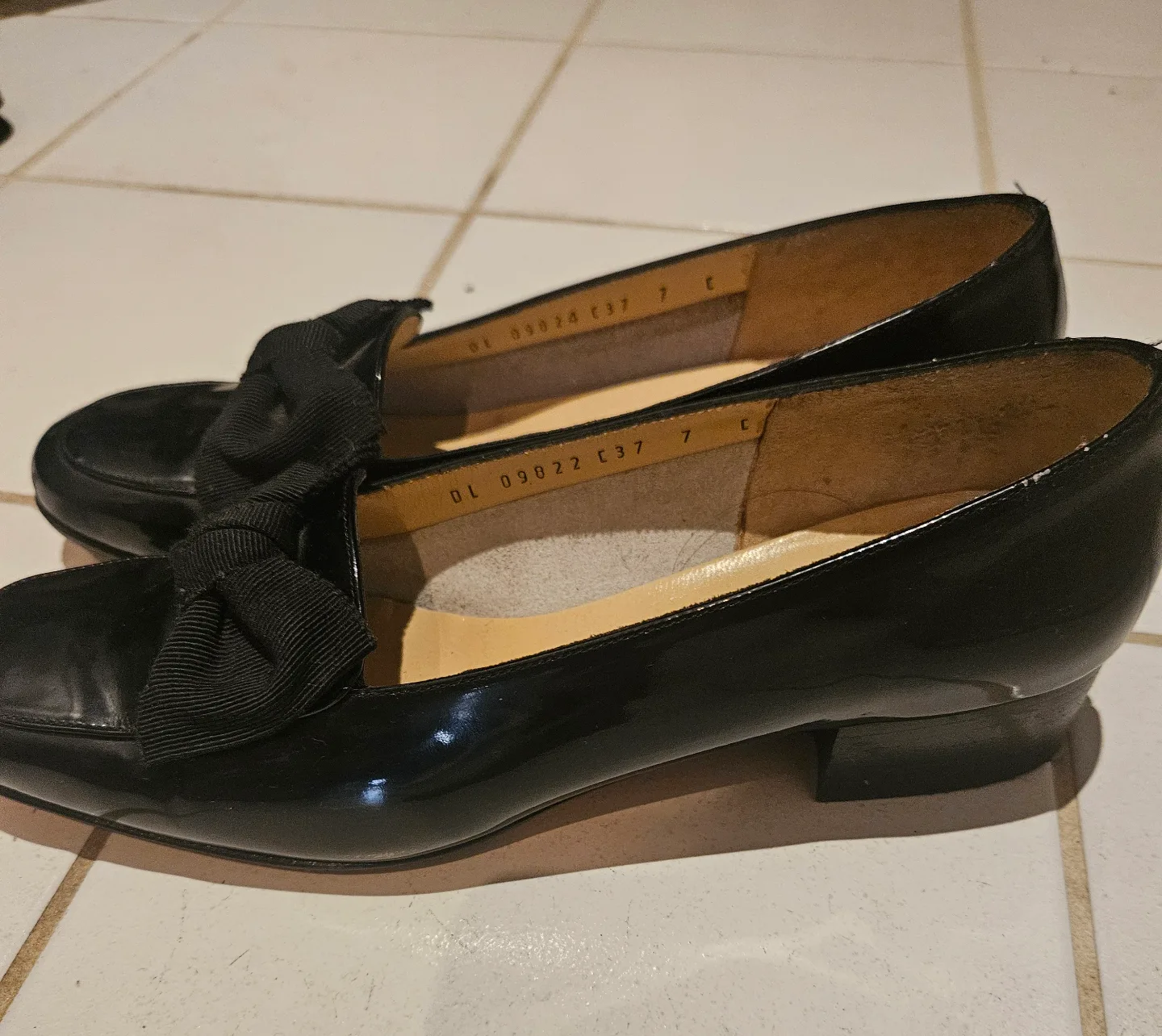 Salvatore Ferragamo Black Patent Leather Loafers Sz 7 image indicator(3)