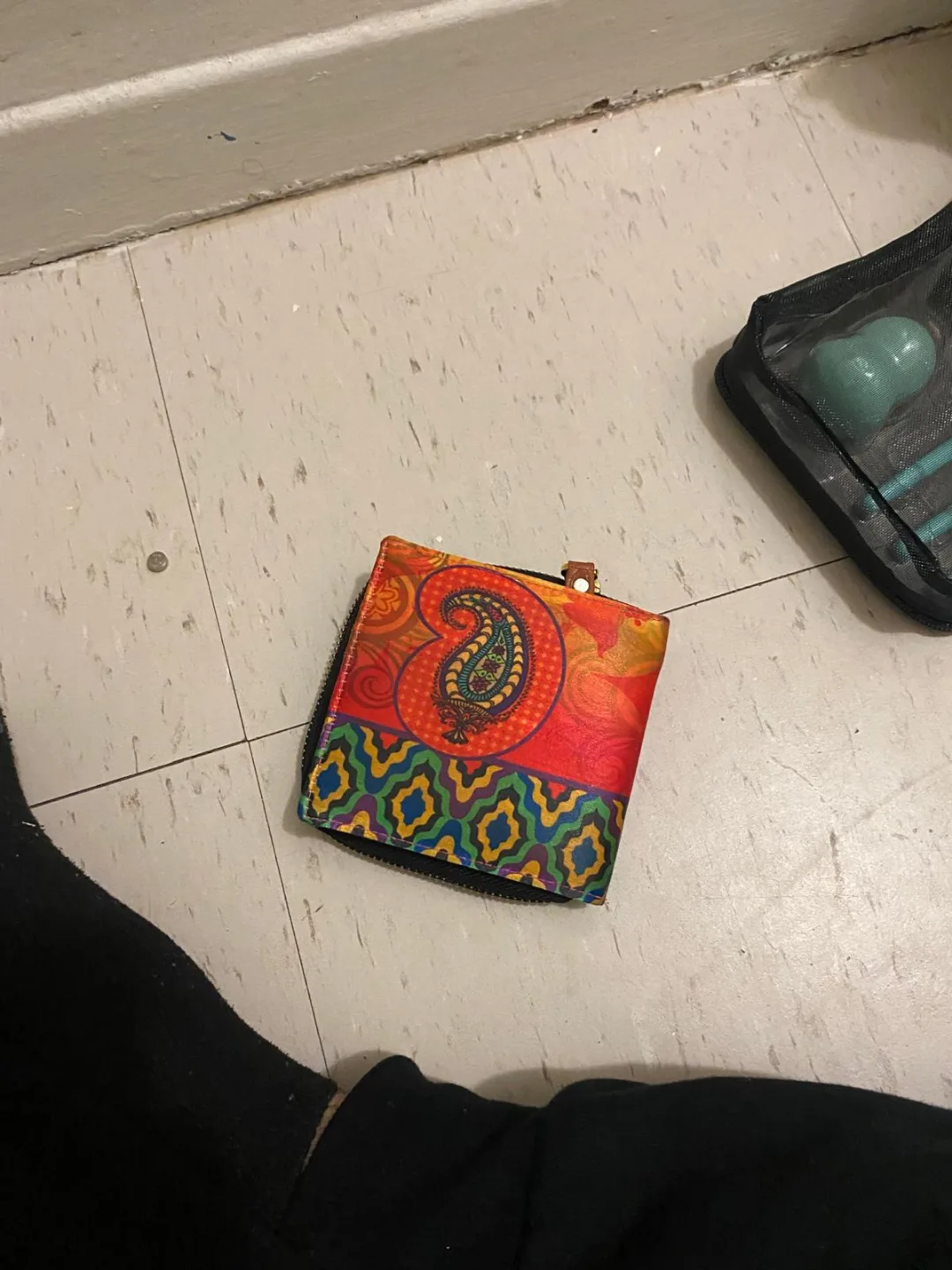 Bundle of 4 cosmetic bags image indicator(8)