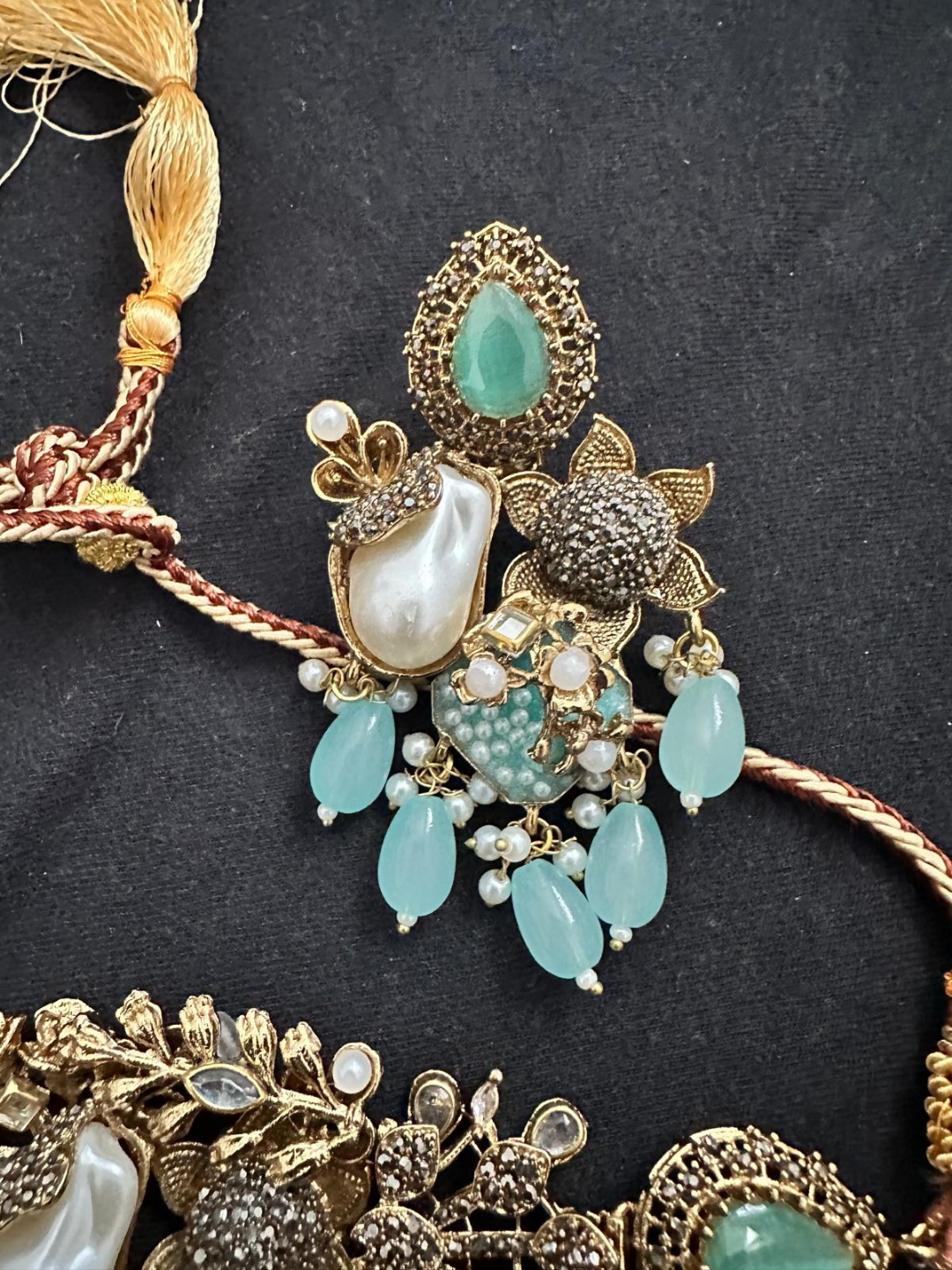 Gorgeous Antique Gold Tone Choker Necklace Set - photo 4