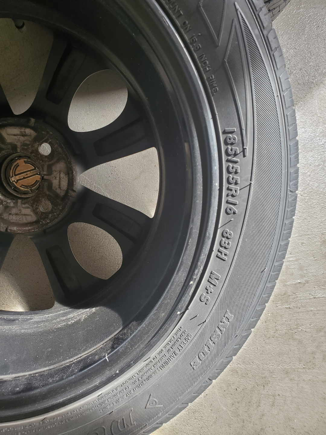 Set of 4 all season tires with alloy rims - photo 2