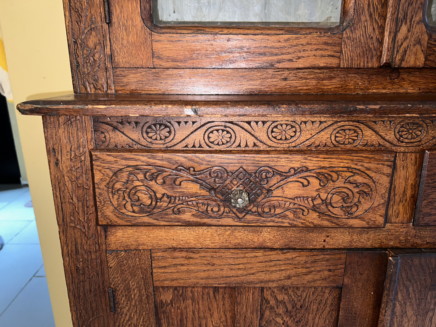 Granny Core! Antique Carved Oak China Cabinet - photo 2