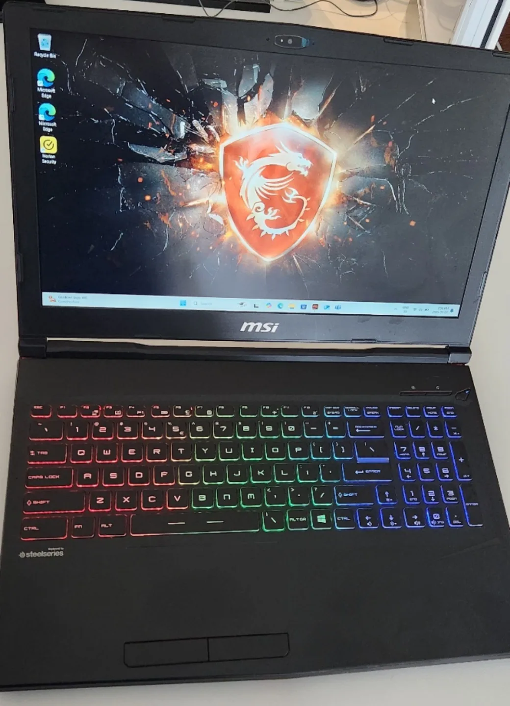 MSI Gaming Laptop - GP63 Leopard 8re thumbnail