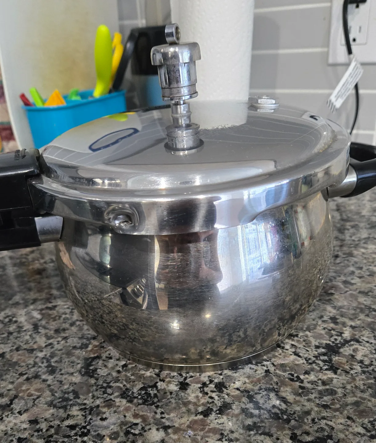 Vinod 3.5 Litre Stainless Steel Pressure Cooker image indicator(3)