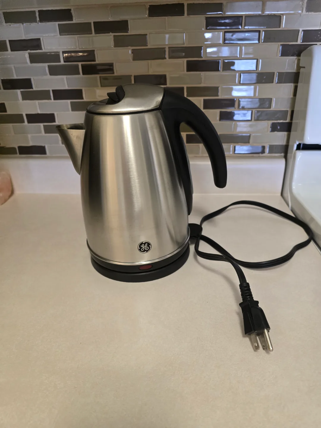 GE Stainless Steel Electric Kettle thumbnail