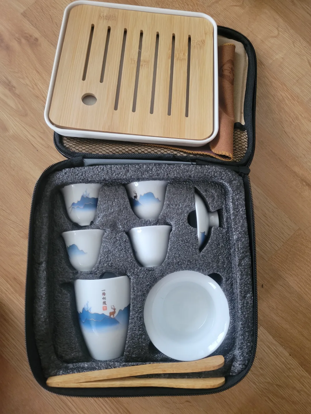 Portable Tea Set with Carrying Case image indicator(2)