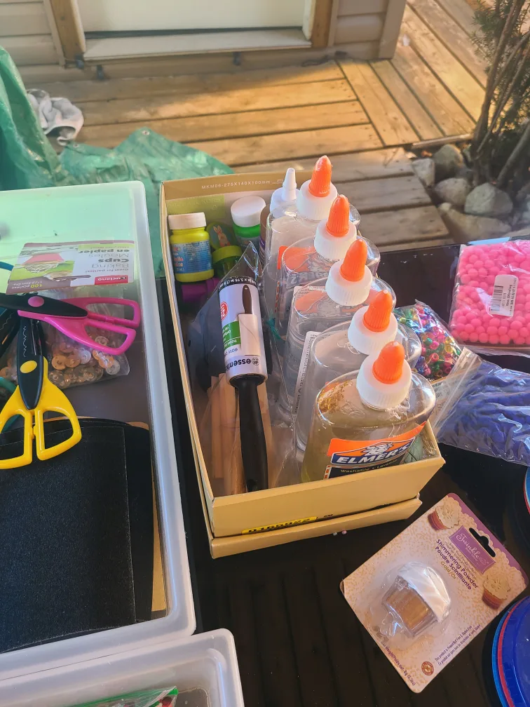 🇨🇦 Art and craft supplies, some used, some new- all for 50$ image indicator(3)