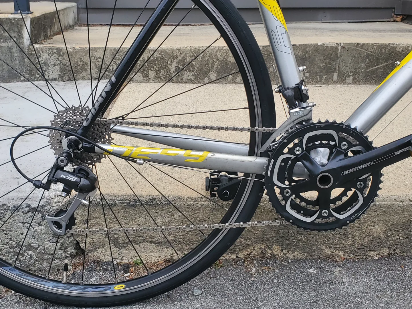 Refurbished 2009 Giant Defy 1 Road Bike image indicator(4)