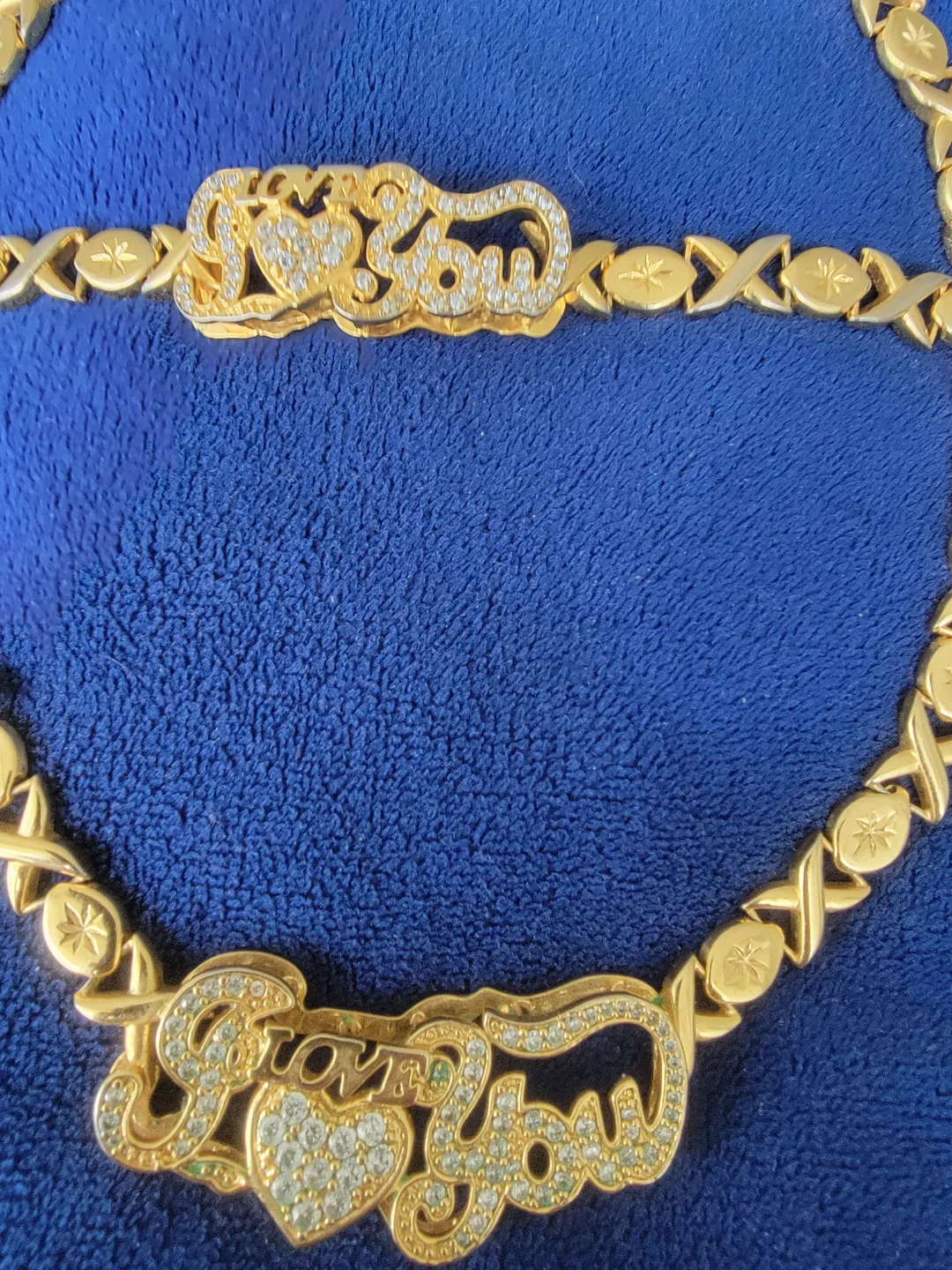 Gold-tone necklace and bracelet set image indicator(2)