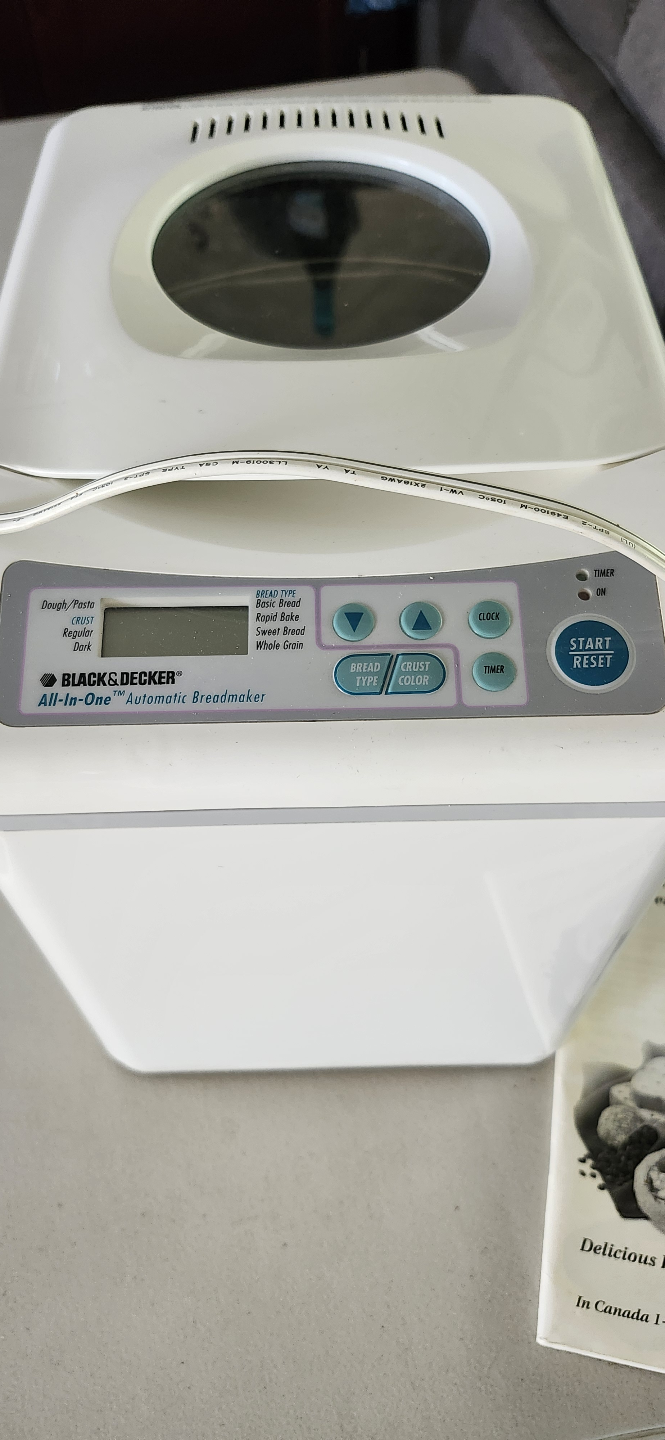 Black & Decker All-in-One Automatic Breadmaker B1561