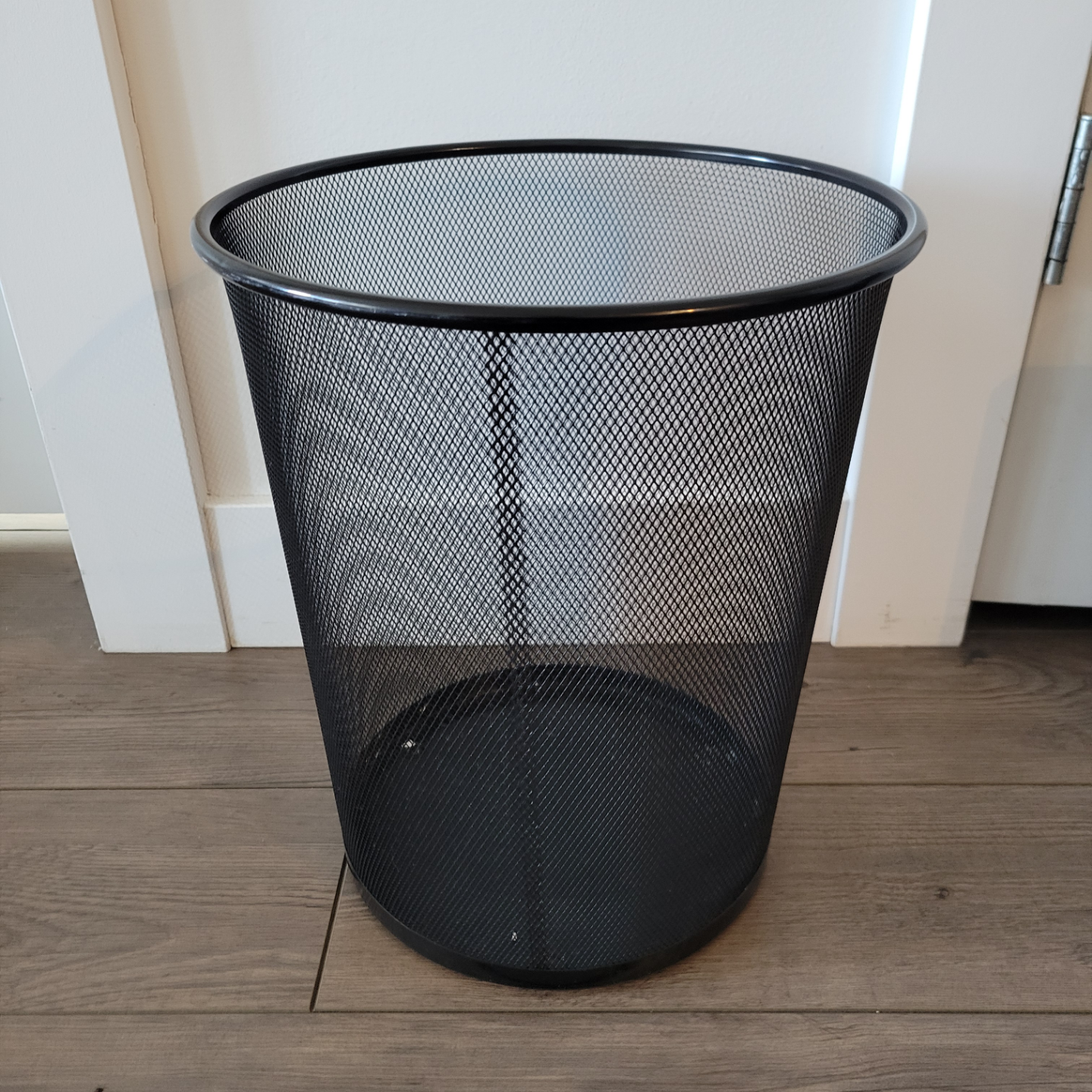 Black Metal Mesh Wastebasket