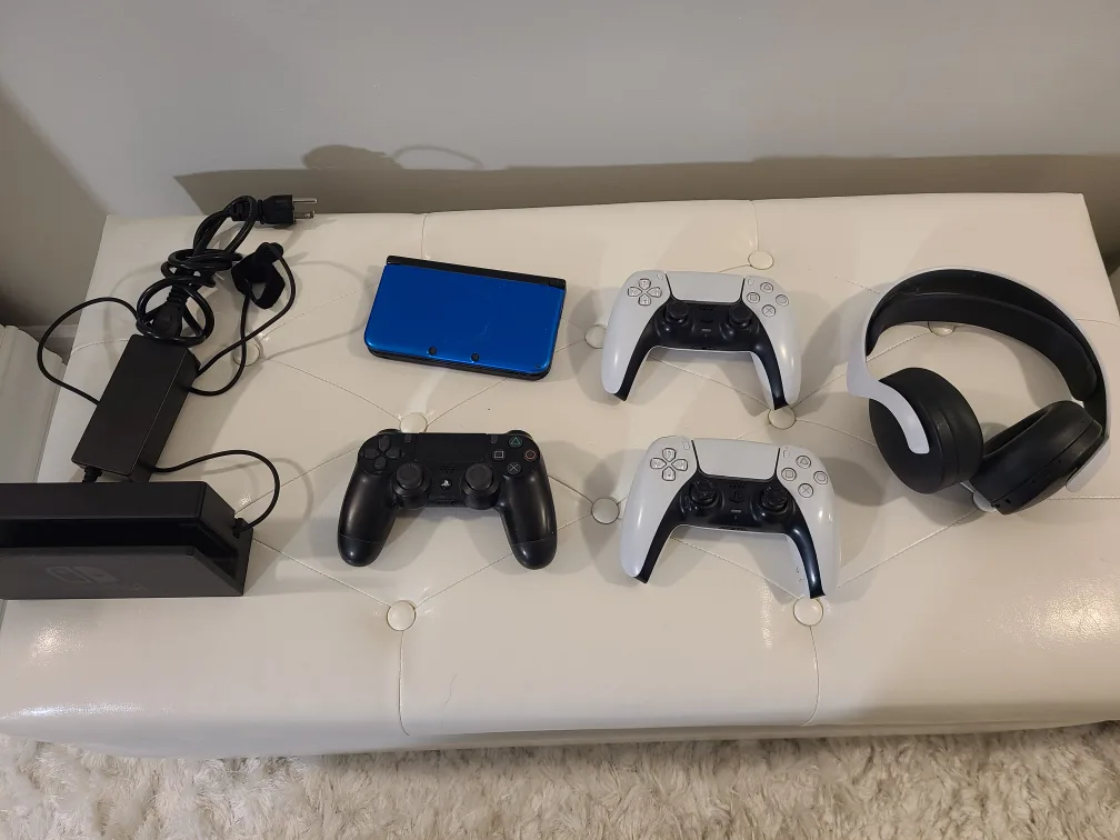 🇨🇦 Nintendo Bundle PS5, SWITCH, 3DS XL thumbnail
