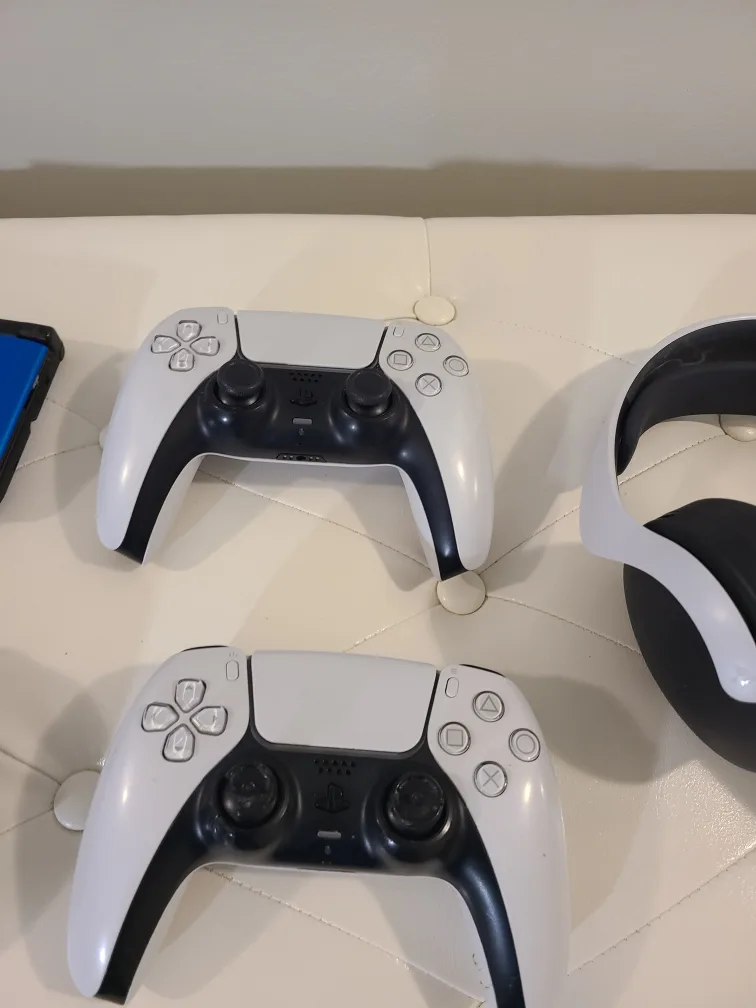 🇨🇦 Nintendo Bundle PS5, SWITCH, 3DS XL image indicator(3)