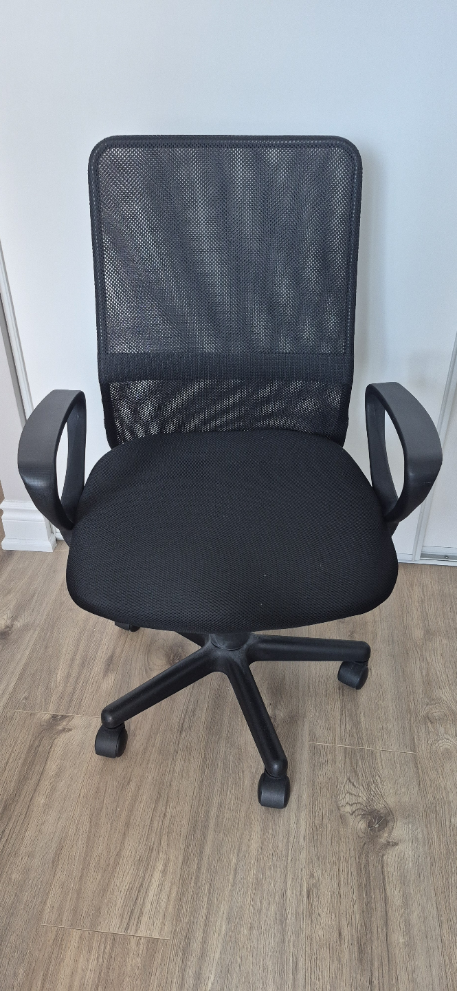 Black Mesh Office Chair with Armrests