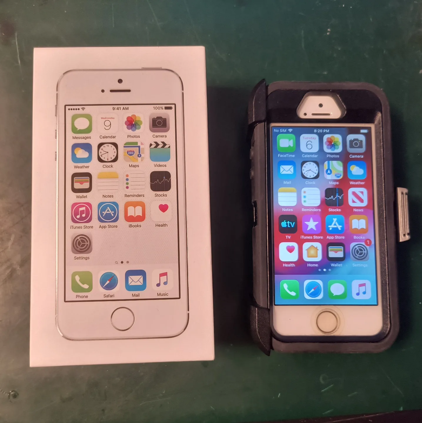iPhone 5s 32GB in Box with Case thumbnail