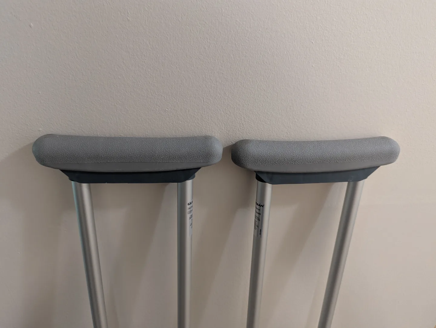 🤕 Pair of Adjustable Crutches image indicator(4)