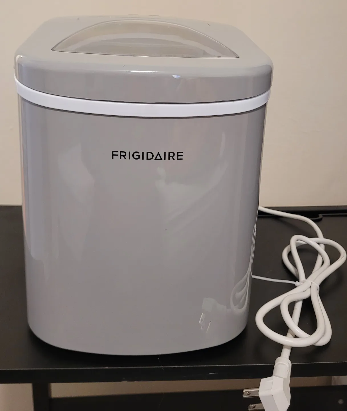 Frigidaire Compact Countertop Ice Maker thumbnail