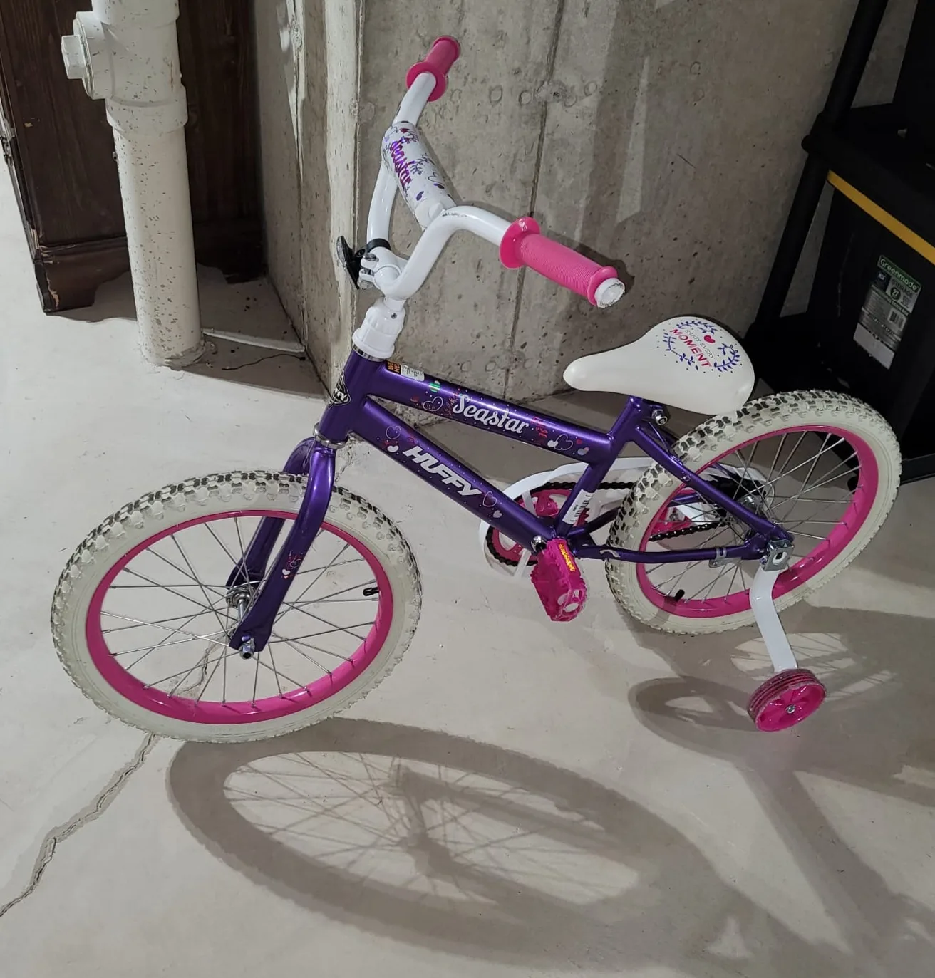 Huffy SeaStar 16" Girls Bike with Training Wheels thumbnail