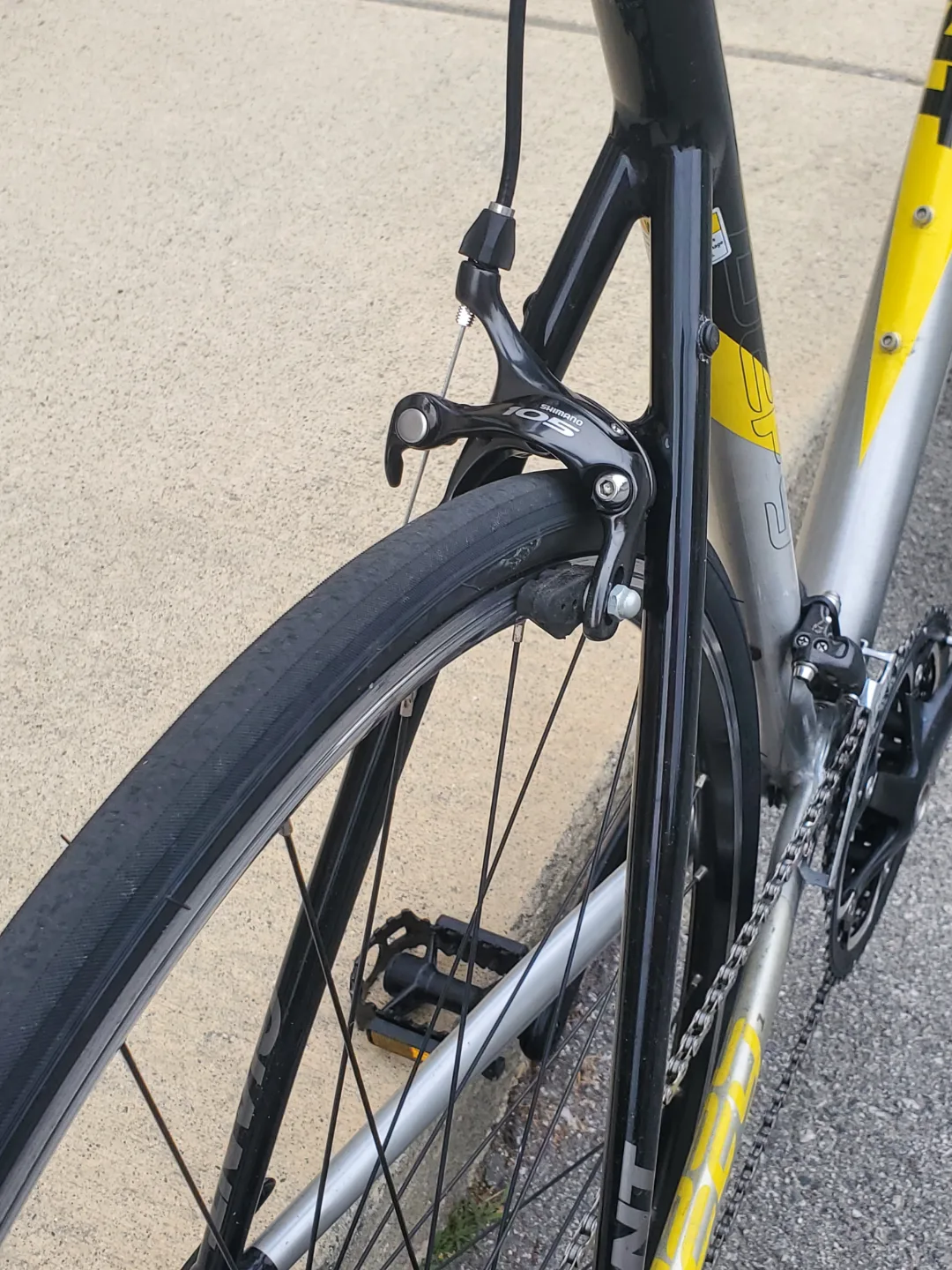 Refurbished 2009 Giant Defy 1 Road Bike image indicator(6)