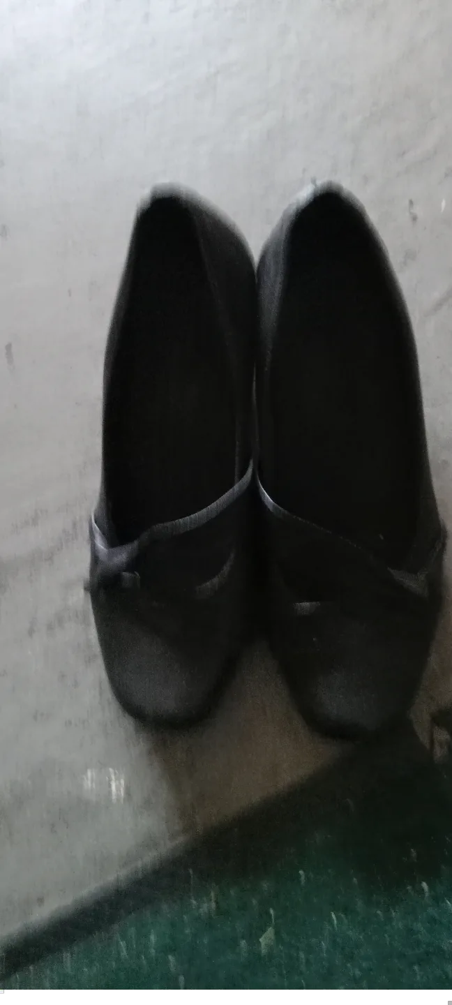 Women's Clarks Black Leather Shoes# freecycle image indicator(2)