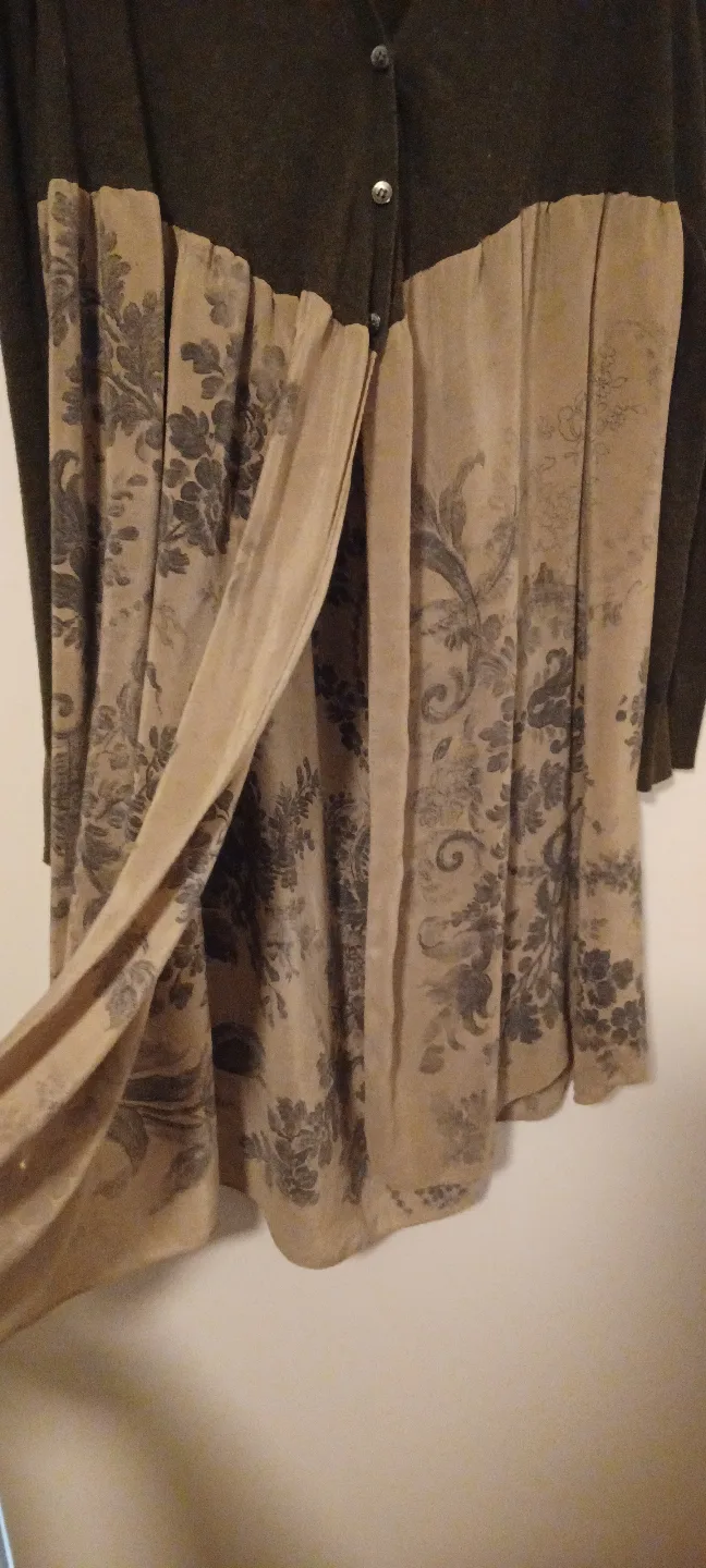 Women's Two-Tone Floral Cardigan image indicator(3)