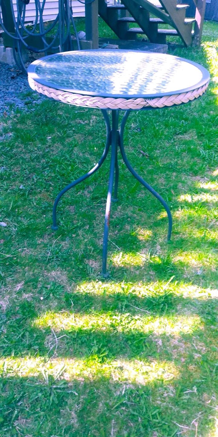 Small Round Patio Table thumbnail