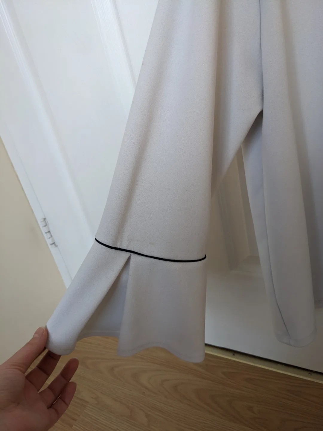 H&M White Bell Sleeve Blouse image indicator(2)