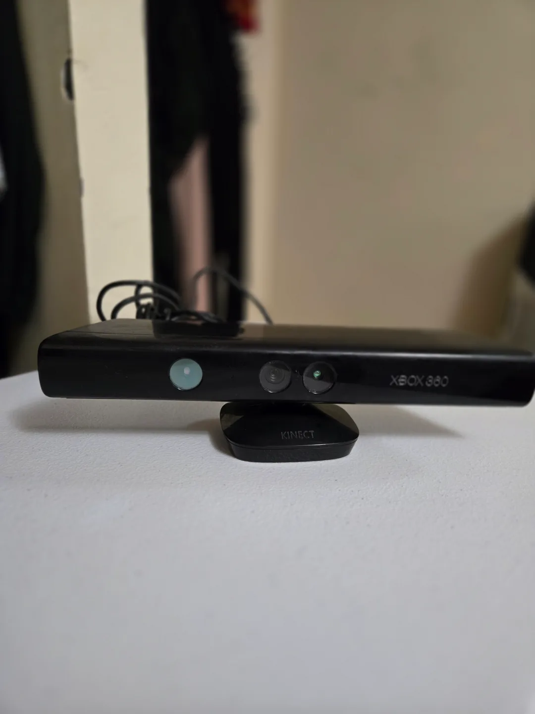 Xbox 360 Kinect Sensor thumbnail