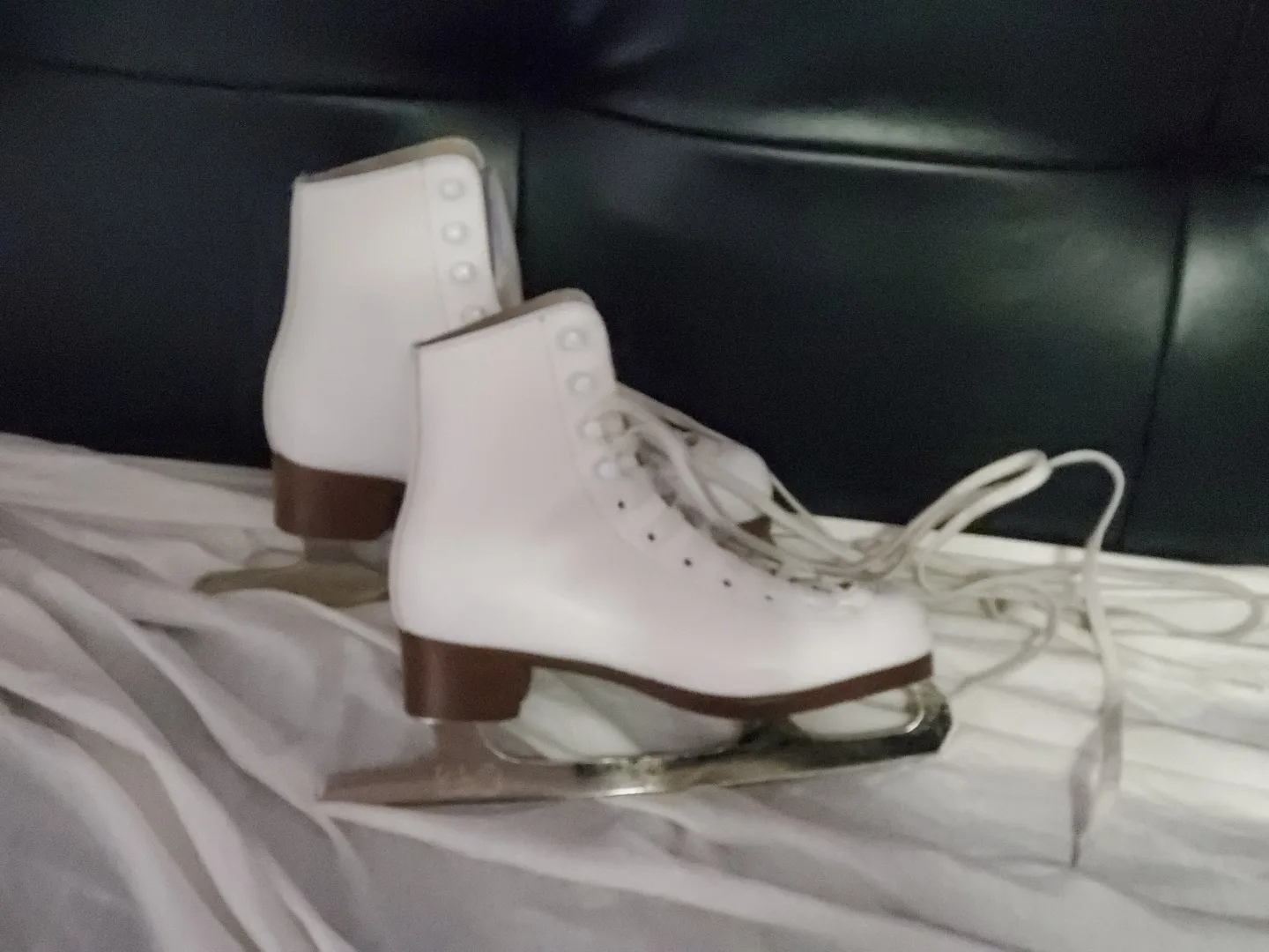 Lot of used ice skates image indicator(5)