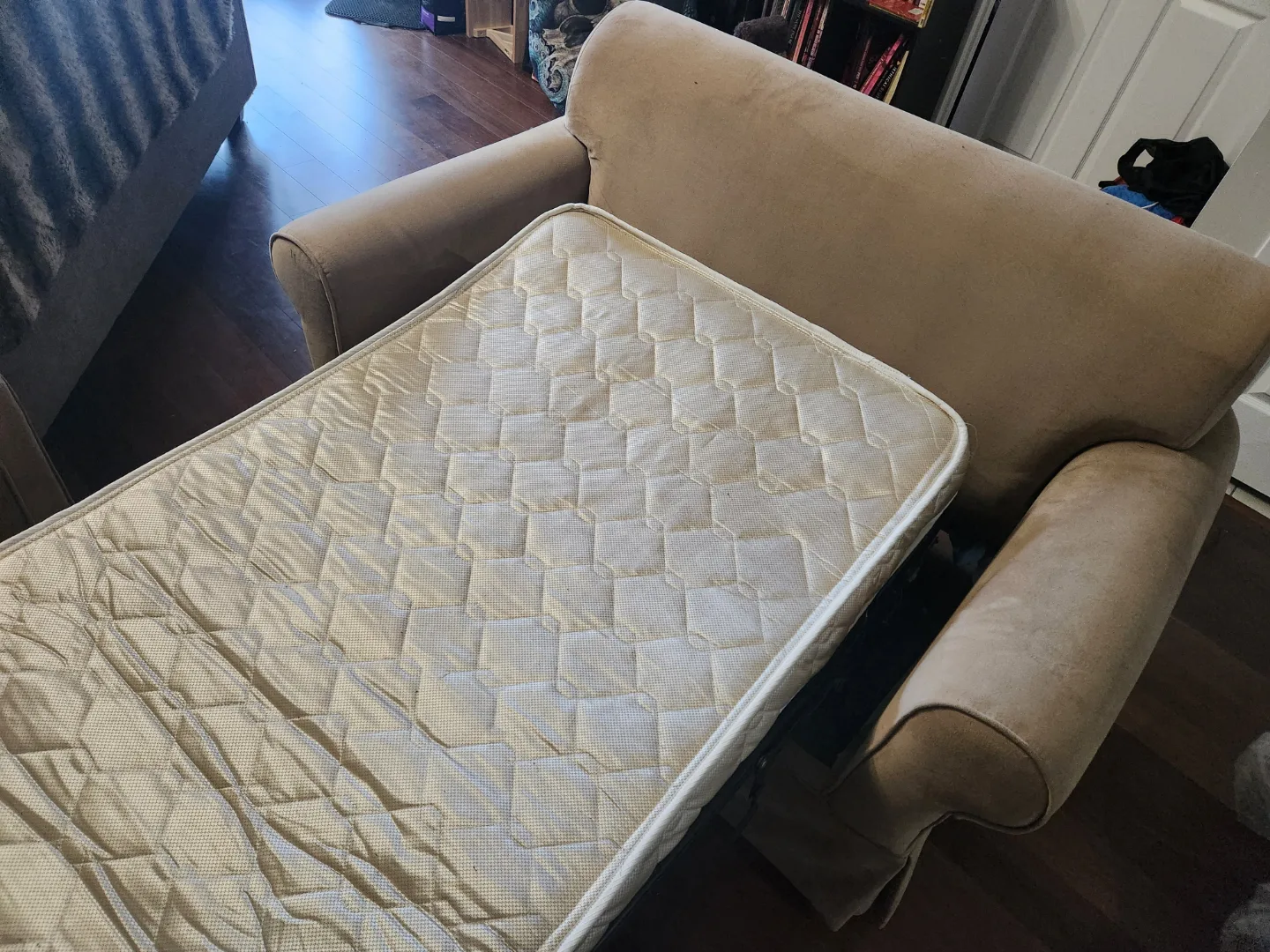 Beige Couch with Pull-Out Bed image indicator(5)