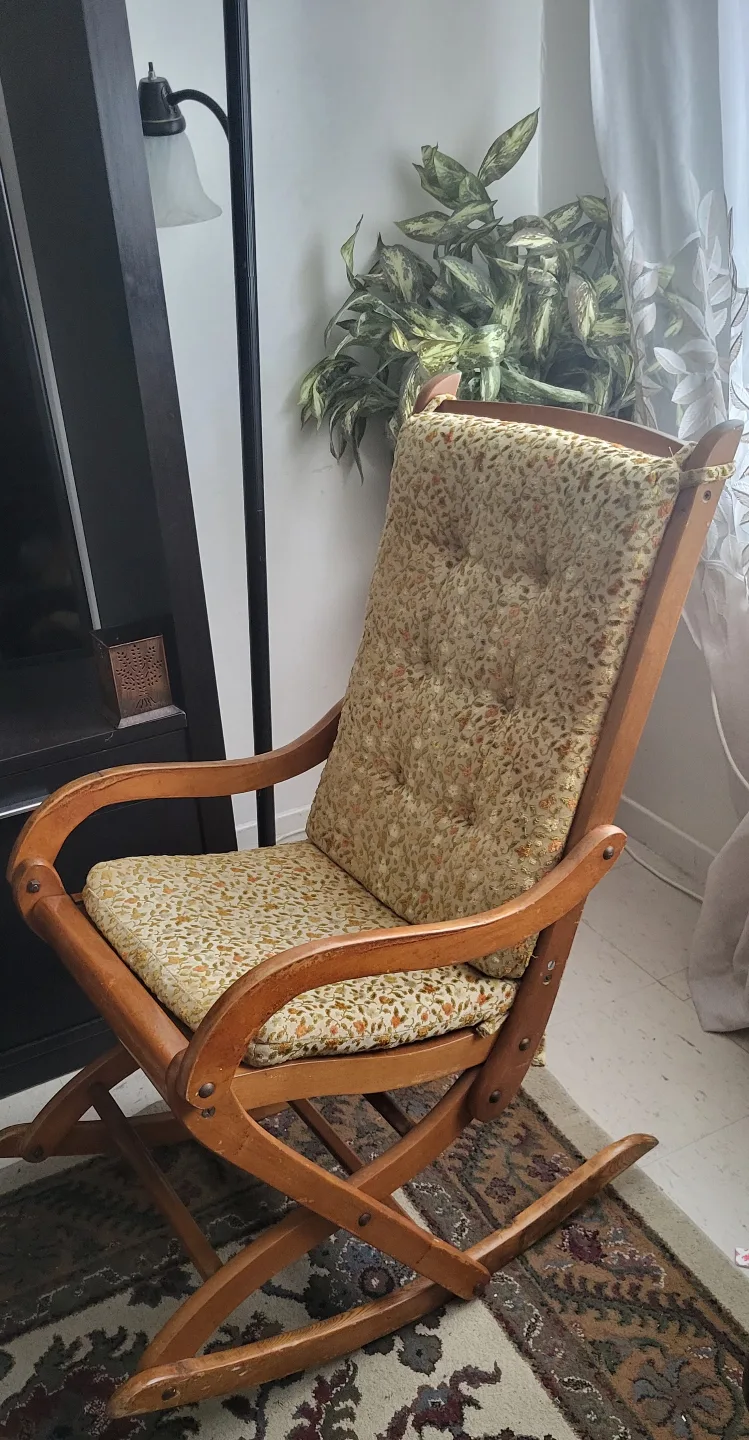 Vintage Wooden Rocking Chair image indicator(3)