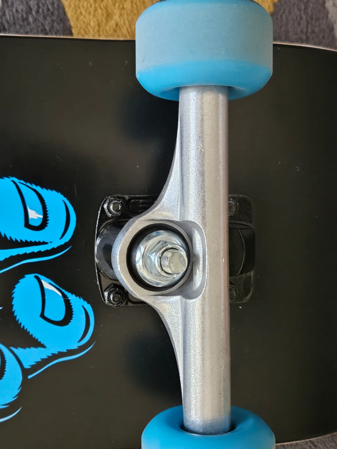 Classic Santa Cruz Screaming Hand Skateboard image indicator(4)