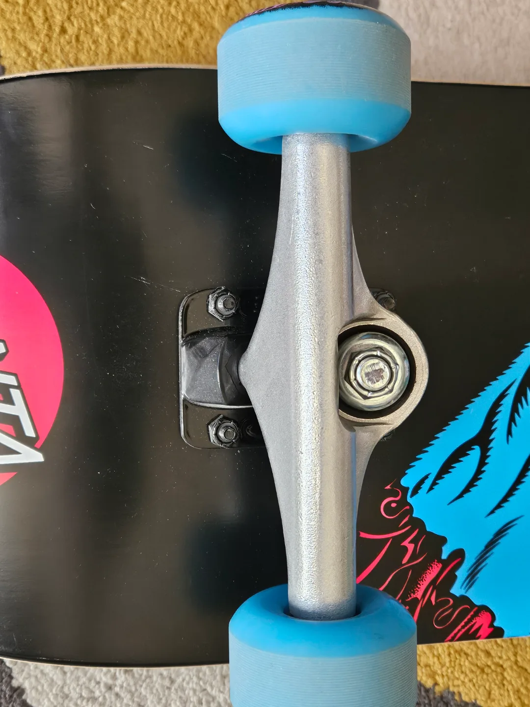 Classic Santa Cruz Screaming Hand Skateboard image indicator(5)