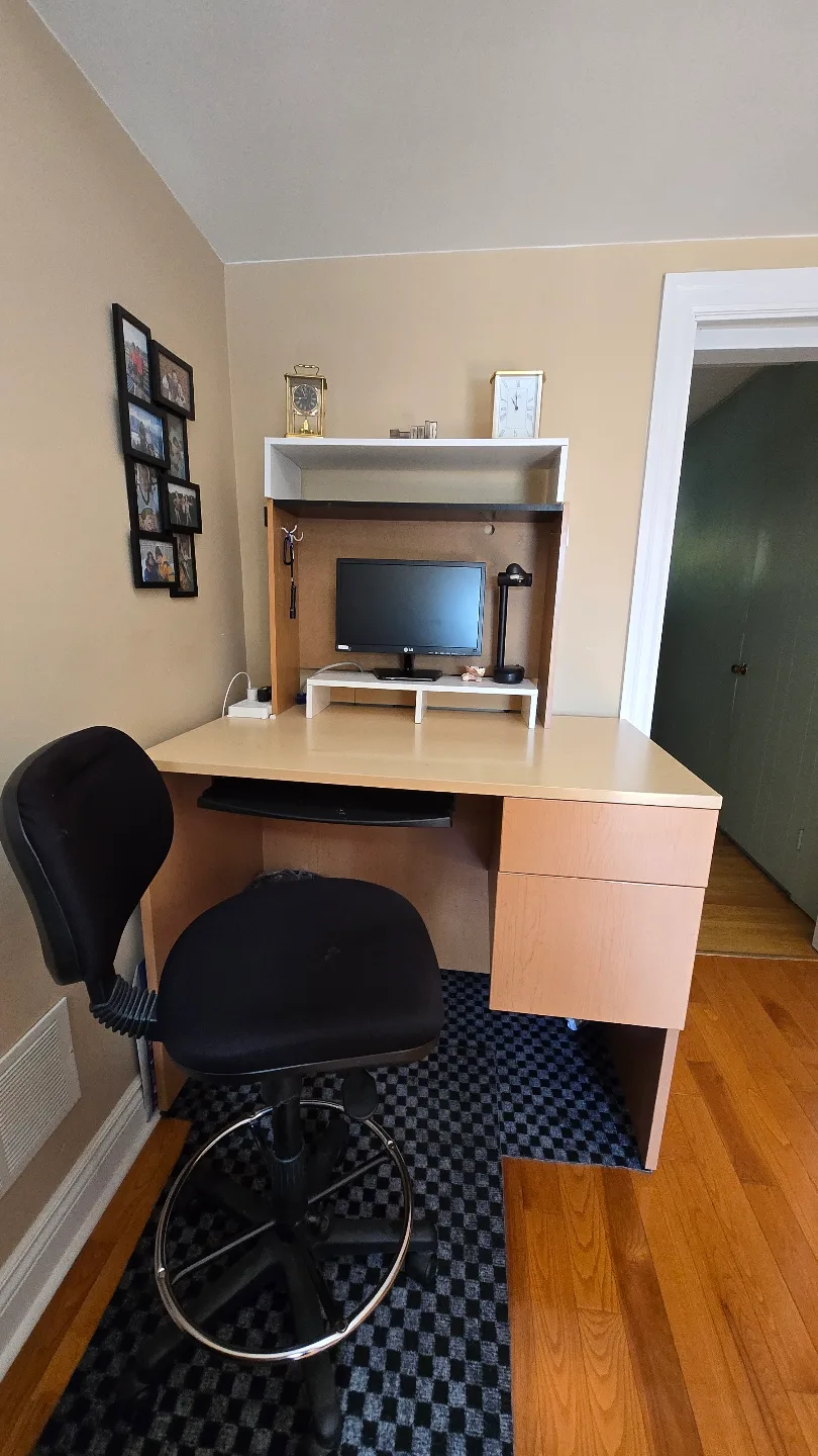 Computer Desk with Hutch image indicator(2)