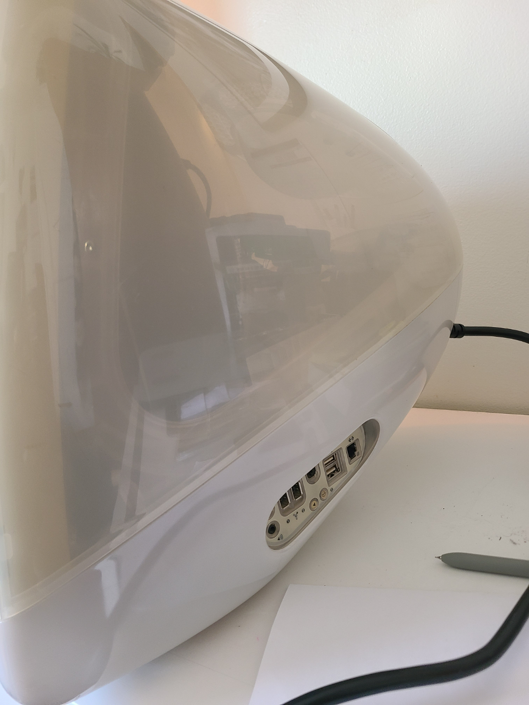 Vintage Apple iMac G3 Snow – Powers On, No OS, Minor Crack - photo 4