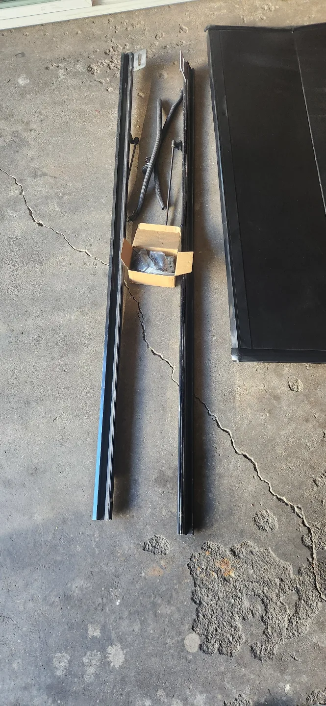 Truck Bed Folding Tonneau Cover image indicator(2)