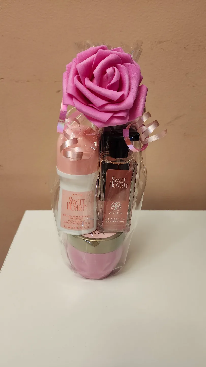 Sweet Honesty Fragrance Gift Set image indicator(2)