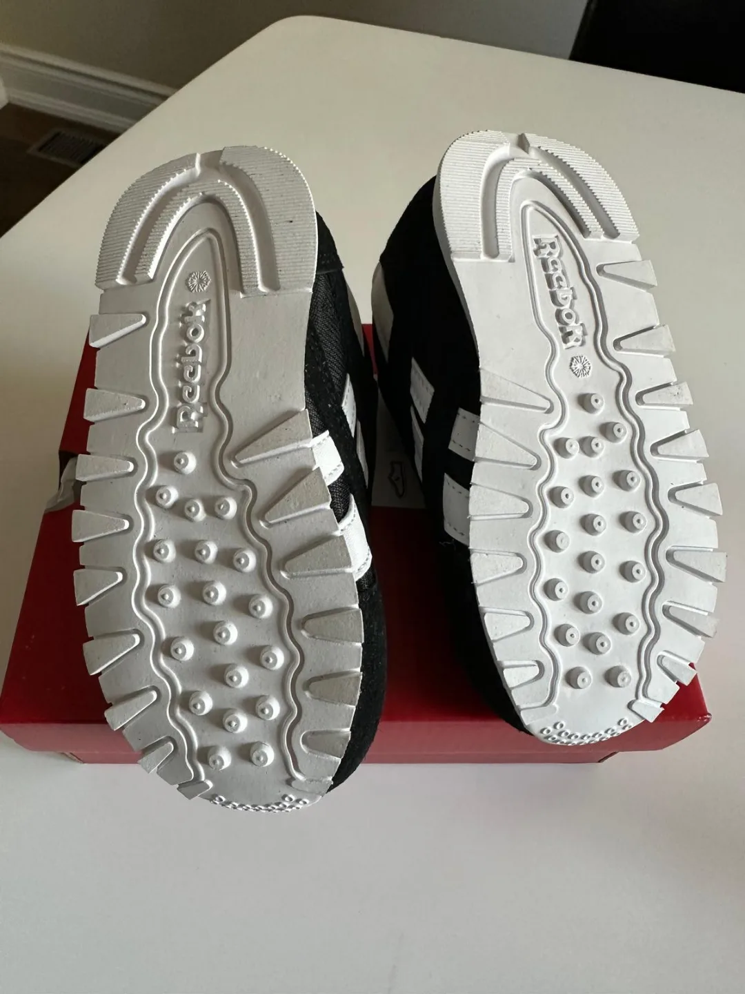 Reebok Classic Nylon Running Shoes - Size 8 image indicator(4)