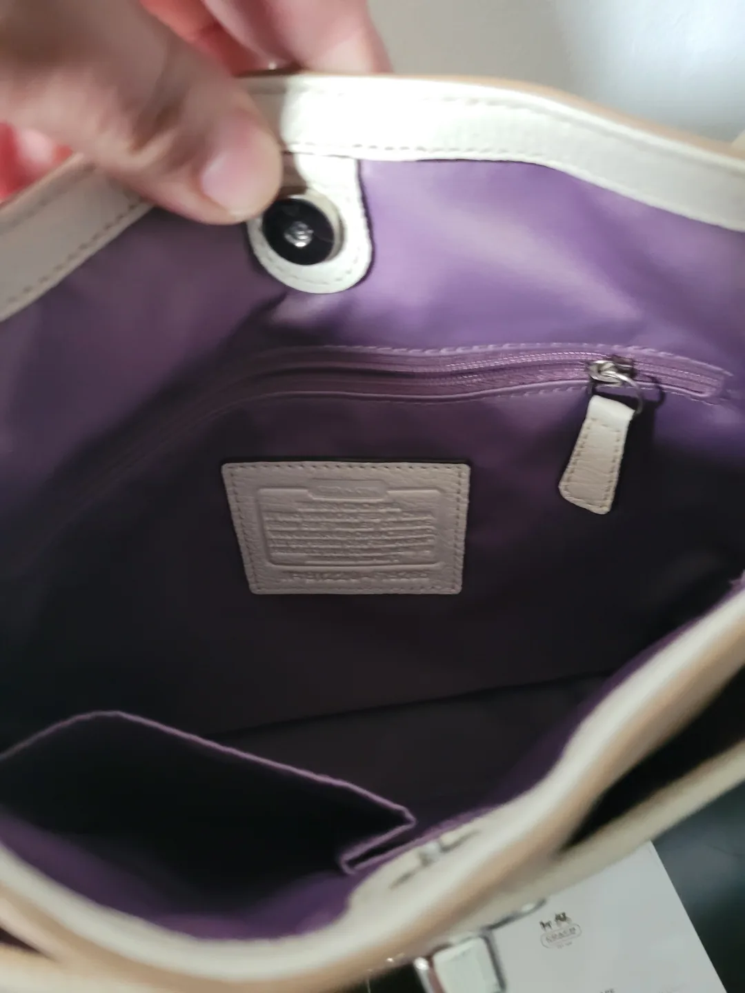 Coach leather Bag - Beige and Off-White image indicator(2)