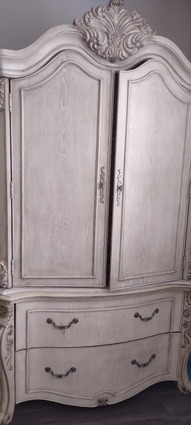 Elegant Off-White Bedroom Set - photo 2